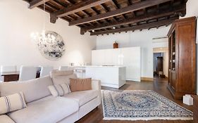 Exclusive Elegant Apartment in pieno centro! x4
